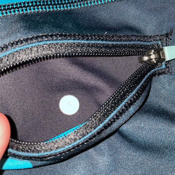 EUC Lululemon Inspire tight II 6 🍋 - Picture 5 of 5